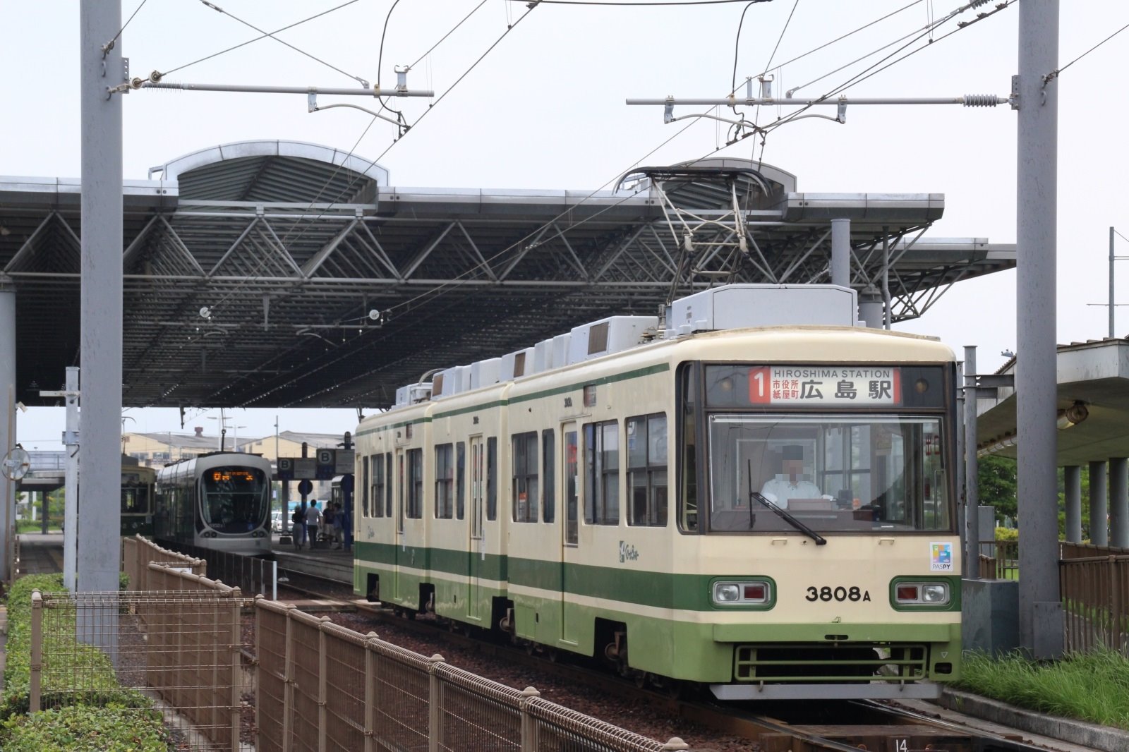 Ycs31 19 08 24 広島電鉄広島港 宇品 電停にて つい先日より 荒手車庫から千田車庫に転属して市内線の運用に就いている3800形3808号 長年宮島線専属だった車両が1号線で走る姿はかなりの違和感です T Co Vnzikc5tyz Twitter