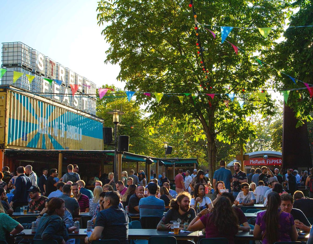 StreetFeastLDN's tweet photo. WHAT a night at #Bundance on Thursday. Sixteen burger superstars serving to 2,000 patty lovers – and the sun even came out. Hope you set a new PB for sliders eaten in one day. 👊 https://t.co/zeOdpwcDeY