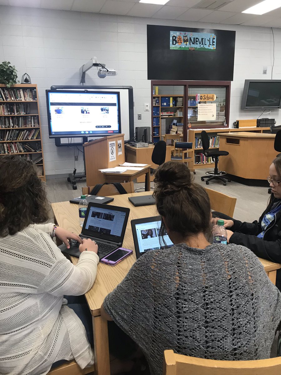 OCHSLiteracy's tweet photo. @OwsleySchools @TinaBobrowski working cooperatively in real time using @GoogleForEdu Google sites and drive to build a brand new platform for OCHS journalism. #alwaysanowl #LiveLearnServe https://t.co/SBc60SFyhl