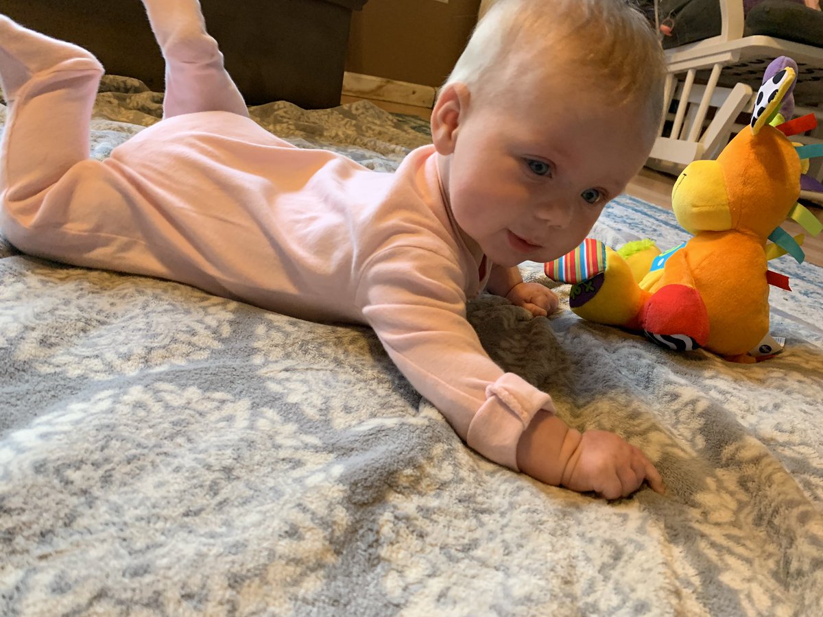 titsmcgee_19's tweet photo. Back on Twitter oh yeah and my baby is now 5 months old #woah https://t.co/T0IhxaIzfE