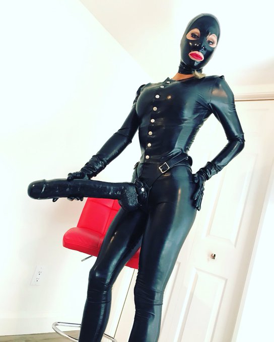 Look at this massive toy! ❤️#strapon #hugetoy https://t.co/dqtb9P8Y1Z<a href="/tag/strapon"class="tags">#strapon</a><a href="/tag/hugetoy"class="tags">#hugetoy</a>