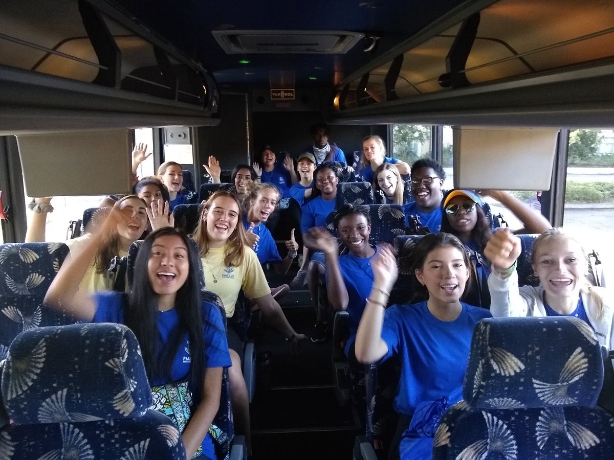 amyarmenia's tweet photo. My first years are ready to serve! @RollinsCollege @Rollins_CLCE #RollinsSPARC19, #RollinsCLCE, #FIATLUX https://t.co/hxtNPFt3wt