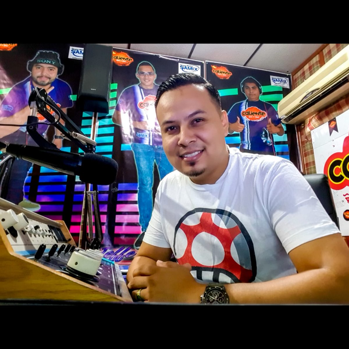 RadioLaCaliente's tweet photo. ¡Hola, Buenos Días! 

@Deejaynemesis  en cabina para iniciar a disfrutar de #ElSaborDelSábado en Radio Caliente 

Que tengan un excelente fin de semana mi gente https://t.co/BMsGG2snPD