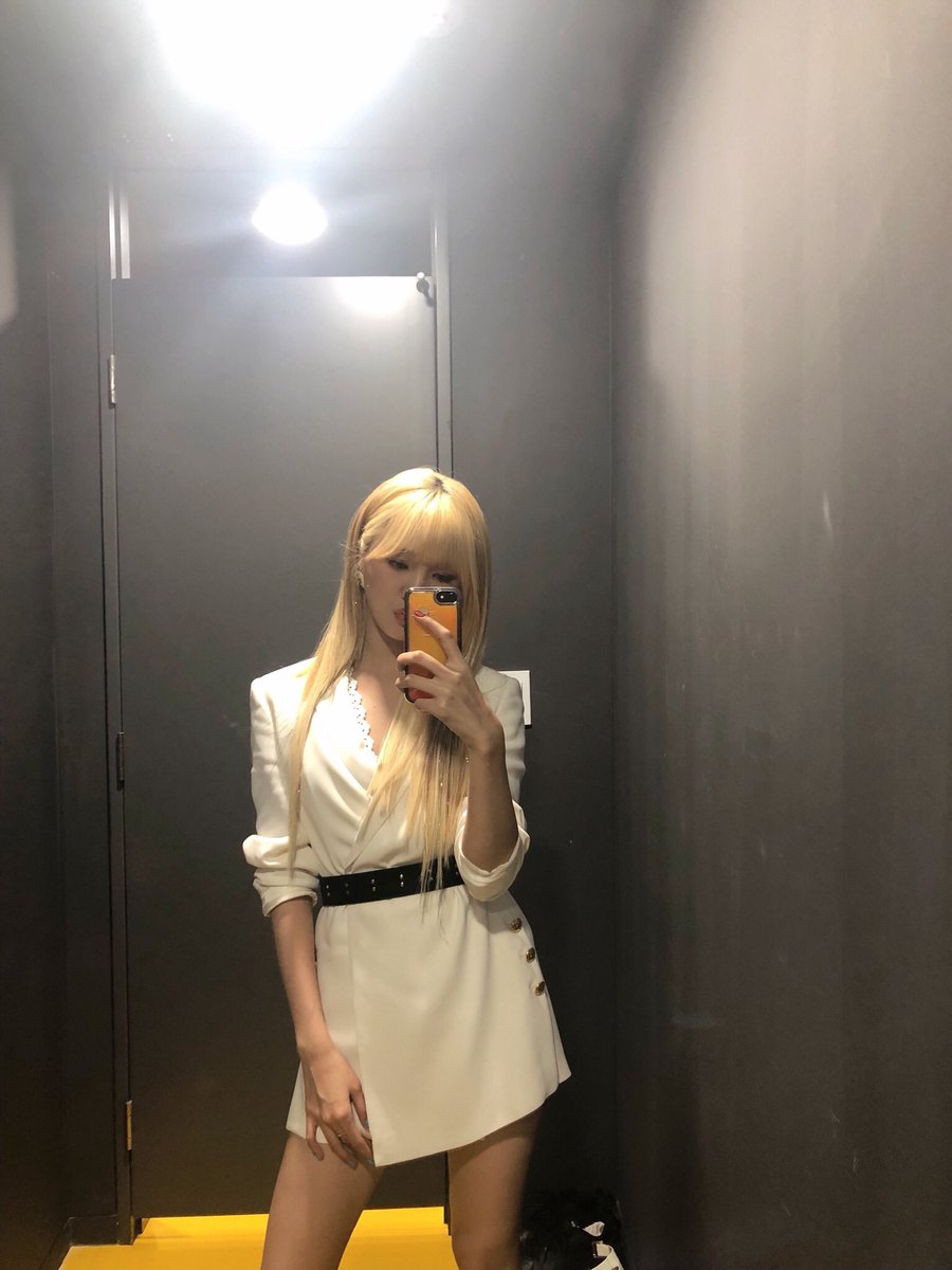 OHMYGIRL_official tweet media