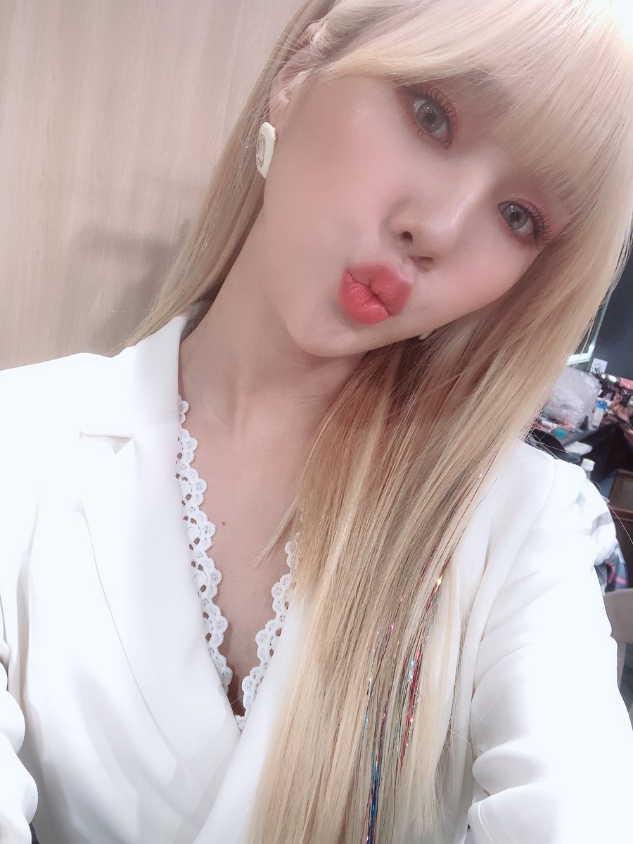 OHMYGIRL_official tweet media