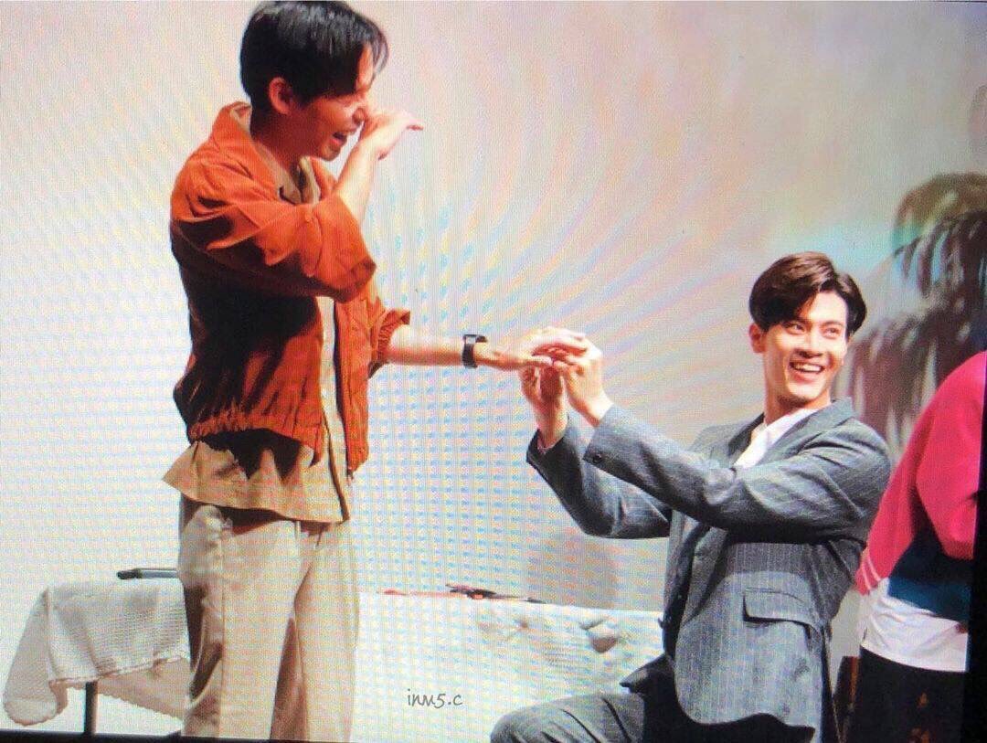 4peraya's tweet photo. Iโm so sad this is the last Fanmeeting but my god they killed it.
All got engaged and lived happily ever after
โค๏ธ๐๐ญ
#HIStory3ๅๅฅ #HIStory3 #FeiTang #LiKe #JackZi #TangFei #ChrisWu #JakeHsu #AndyBian #KennyChen https://t.co/ft3YW5TnUL