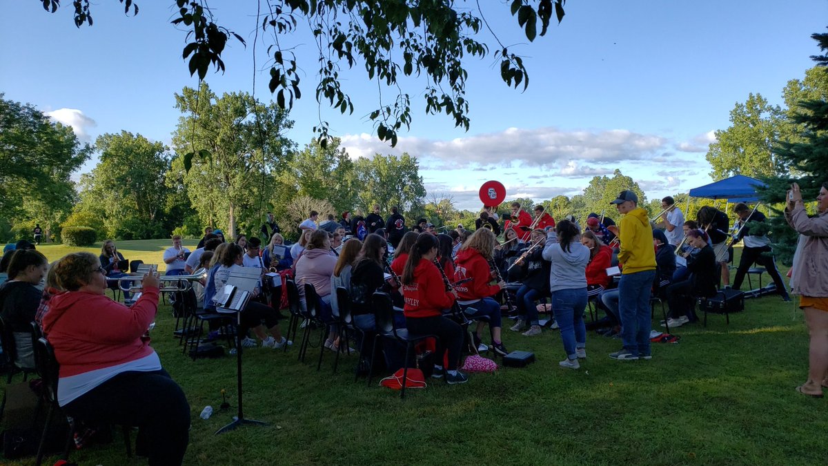 SwCrkPAC's tweet photo. Swartz Creek Marching Band cheering on the runners at Crim 2019!
@SwartzCreekHS 
@swartz_creek https://t.co/OvEK1vMqB5