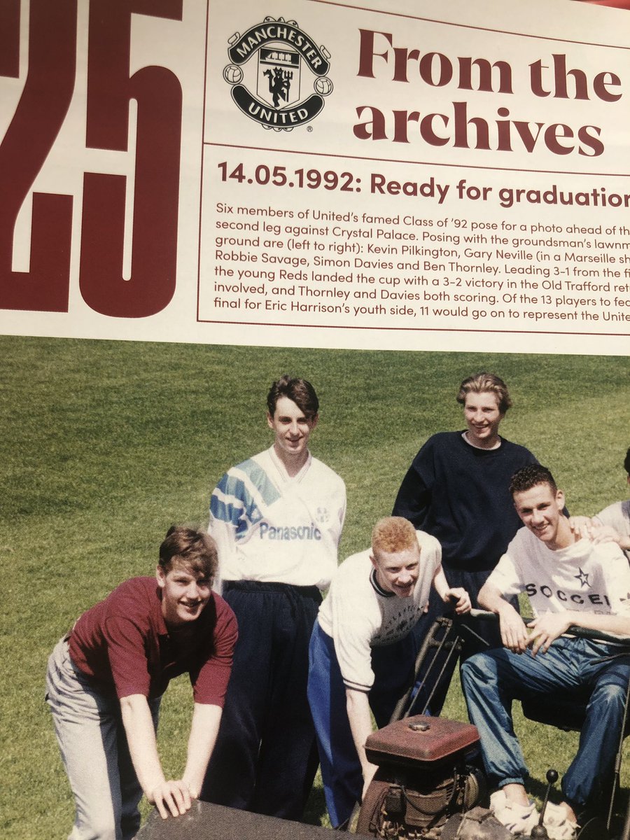 Bloody hell <a href="/GNev2/">Gary Neville</a> could you not get your pants any higher?? 😂😂