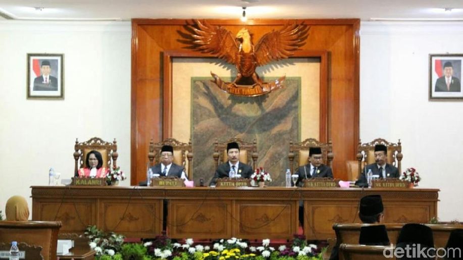 50 Anggota DPRD Tulungagung Dilantik, Tersangka KPK Jadi Ketua Sementara detik.id/6w1EoX