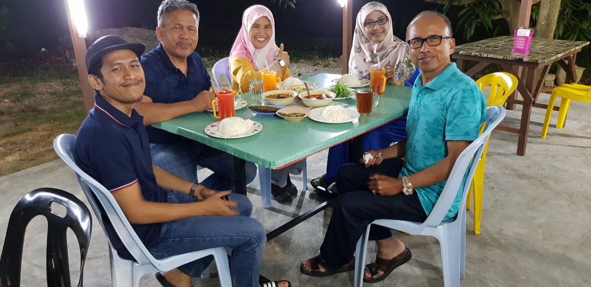RoslanMdTaha's tweet photo. My favourite asam pedas at Warung Kebun Limau, Taman Widuri Bachang Melaka. Perghh...👍

Open daily 5-10 pm
Close on Friday https://t.co/77I9TYRj17