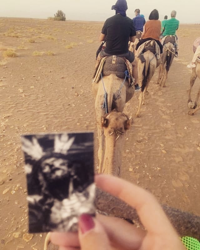 HdadCachorro's tweet photo. ⚫#Cachorristas: Nuestra Hermana Beatriz quiere compartir esta fotografía con nosotros. Una estampa del Santísimo Cristo de la Expiración en mitad del desierto de #Zagora. Que #ElCachorro siempre te guarde. #Cachorro19 https://t.co/ZUU1s8O5pU