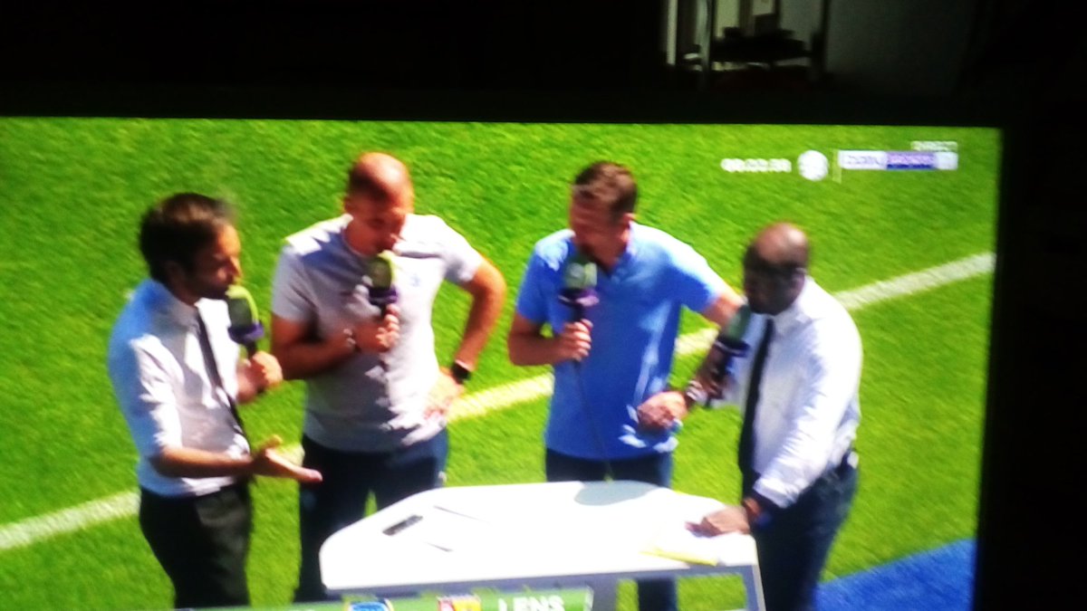 laurentparault's tweet photo. @samuelollivier @RobertMalm #PhilippeMontanier #LaurentBatles @estac_officiel @RCLens Avant match 📺⚽ #TRORCL https://t.co/RuuQeaDfzq