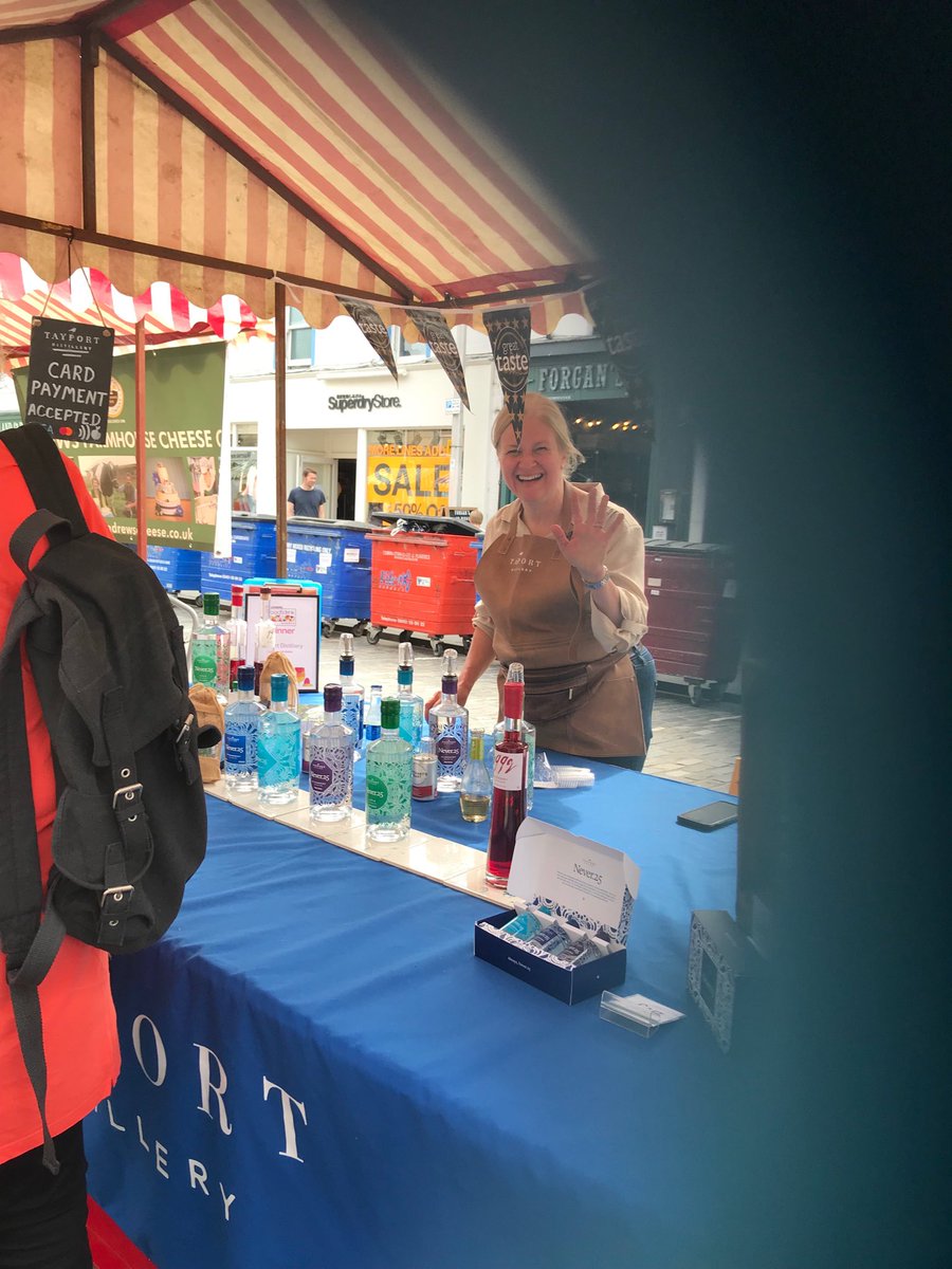 castlemountbnb's tweet photo. Lots of happy shoppers at StAndrews Farmers Market today@forever25@newportdistillery@TourismStAndrews⁦@hamishcharity⁩ https://t.co/CuFih0tdA5