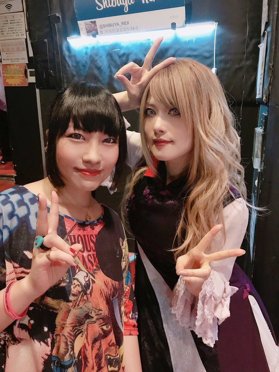 ランコ 豚乙女 Auf Twitter 今日の豚乙女のセトリです 1 幻想のサテライト 2 目線 3 トラウマレコーダー 4 儚きもの人間 5 生きるのが下手なだけ 6 ソリッド 7 しあわせ 8 ワープオン 9 黄泉の風 夏コミ新譜 獄 から新曲 10 春の雪 11 さる 12 フルボッコ En 囲い ランコ 豚乙女 Auf Twitter 今日の豚乙女のセトリです 1 幻想のサテライト 2 目線 3 トラウマレコーダー 4 儚きもの人間 5 生きるのが下手なだけ 6 ソリッド 7 しあわせ 8 ワープオン 9 黄泉の風 夏コミ新譜 獄 から新曲 10 春の雪 11 さる 12 フルボッコ En 囲い