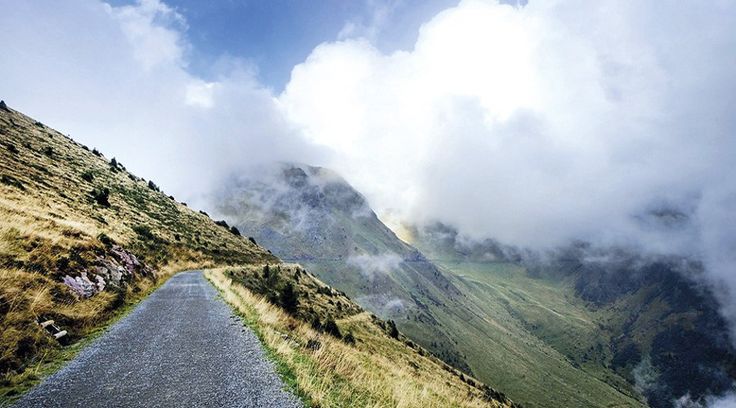 amantes_cycling's tweet photo. Bombazo desde Italia  para el Giro 2020, parece que vuelve en polémico monte crostis a competición para la penúltima etapa con sus terribles 14 km al 10,2% y sus posteriores 8 km de sterrato sería una de las etapas más duras que se recuerdan con final en   Lussaria (7 km al 13%) https://t.co/r1tNJKD4OL