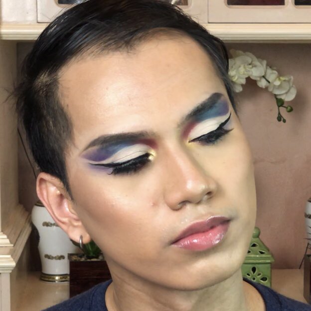 ohmyghed's tweet image. MY SUBSCRIBER CHALLENGE ME!
Galactic Cut-Crease
Link in my bio.
•
•
•
#subscriber #subscriberchallenge #challenges #galaxy #cutcrease #eyelook #youtube #youtuber #pinoyyoutuber #pinoyblogger #havingfun #beauty #makeup #beautyenthusiast #makeup101 #fierce