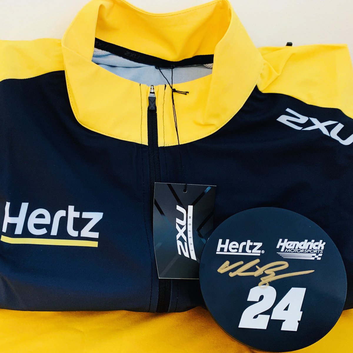 Hertz's tweet photo. 🚨 GIVEAWAY 🚨 

Retweet for a chance to win a @williambyron signed custom @TeamHendrick Piston Head and @Hendrick24Team Jacket! @Nascar #Hertz24 
 
No purchase necessary.Must be 18+. Sweepstakes is not associated with Twitter.Ends 8/24 11:59 PM ET.Rules: https://t.co/vXJ7dV2o60 https://t.co/iF5Kh8z47v