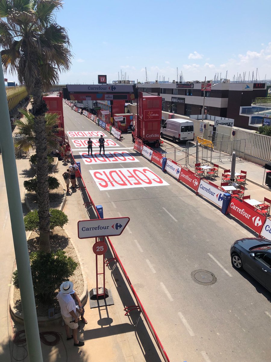 elitecyclinguk's tweet photo. Looking forward to watching the teams come through for the opening stage of @lavuelta in Torrevieja #echolidays #eccoaching #albirplayahotel #elitebikesalbir #sun #hot 🚴🏼♀️🇪🇸☀️ https://t.co/NyJH4IsOU0