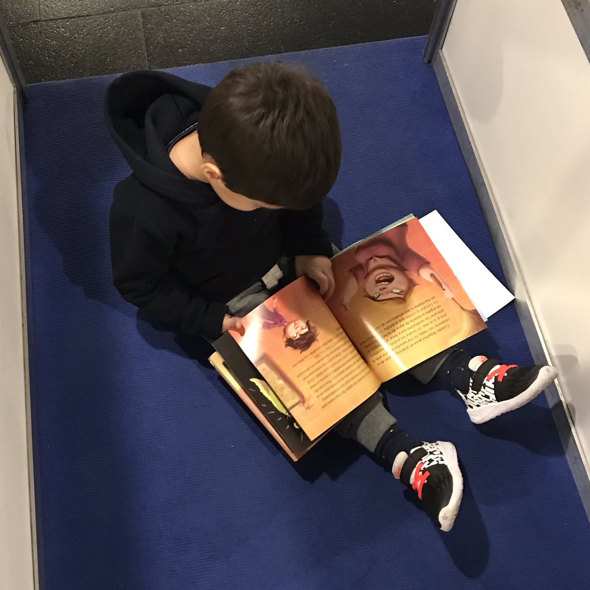 Celebremos el #DiaDelLector con las mejores historias 📖 
Buscá tu #libro favorito en riderchail.com 🎉