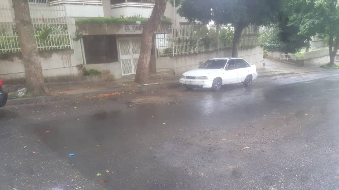 asoteainforma's tweet photo. Buenos días, ya reparado los botes de agua de la calle 3 y solucionado el bote de la calle 2 detrás de la sede de ASOTEA, solo falta reparar el bote de la calle 5 frente a Res. Avila 20 y el bote frente a Res Valle Verde calle 1 https://t.co/pb2elZND4b