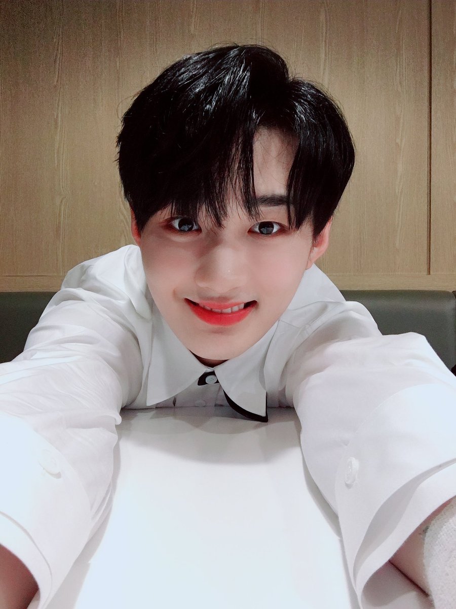 by_verivery's tweet photo. [#용승]
베러랑 카페오면 이런느낌이려나😌
헤헷 설렌다❤️❤️❤️
#베리베리 #VERIVERY #베러 #VERRER #언제한번 #카페 #같이가요 #난식혜 #베러는? https://t.co/UmtXhKndrz