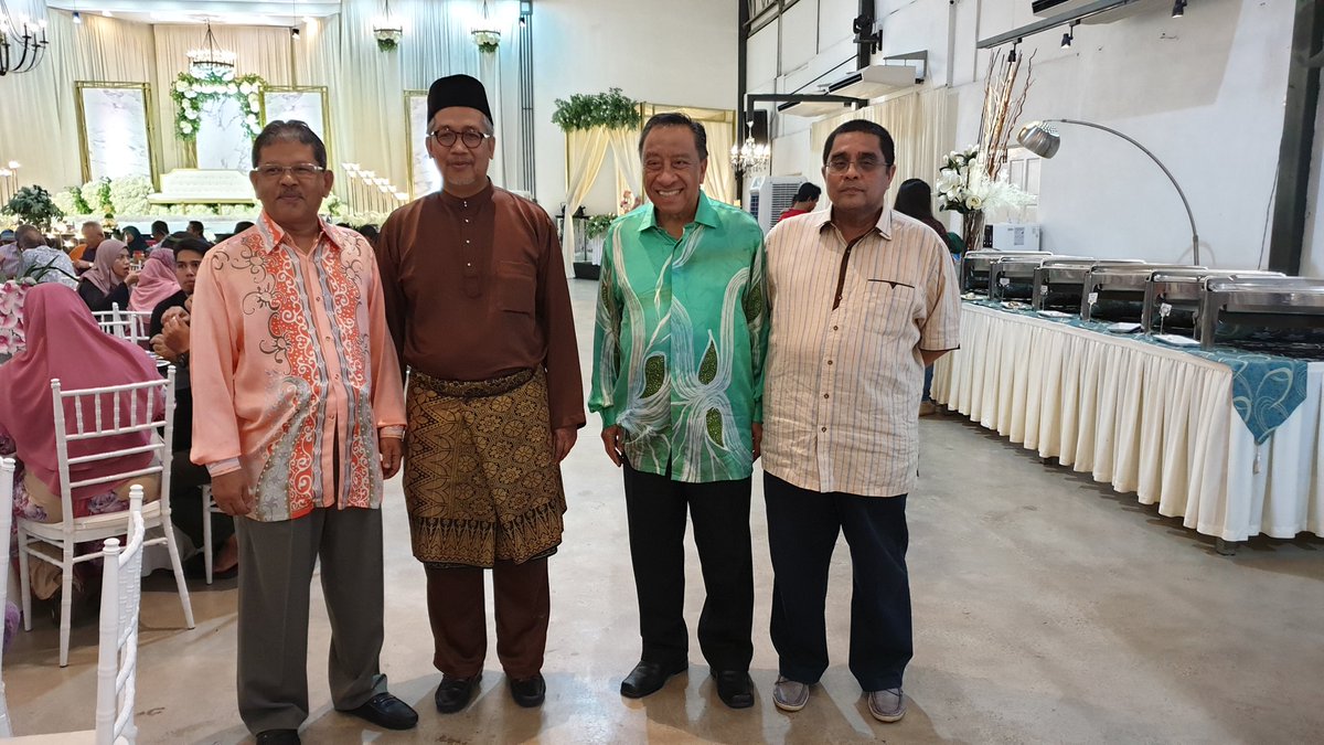 Mtajulurus Tajuddin No Twitter Jzk Jemputan Walimatulurus Dato Shuhaimi Fam Tahniah Terima Menantu Seronok Bgt Mmg Reunion Penuh Mesra Encemm2 Jg Datodr Ksumoworks Kta Pn Trampil Abglong Kta Datohamzahhasan Belatiwangsa Zu