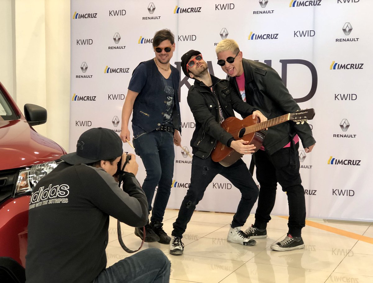 DieterRocha's tweet photo. QUIERO. AGRADECER LA CONFIANZA DE #kwidbolivia & @renaultbol 🇧🇴 PARA LA ACTIVACIÓN DEL NUEVO “KWID” CON MIS REPRESENTADOS @electroshocker PARA TODO EL PAIS.....PRONTO MÁS SORPRESAS!!!!!
#electroshocker #teamdieter #renault. https://t.co/JJvMKLFBMt