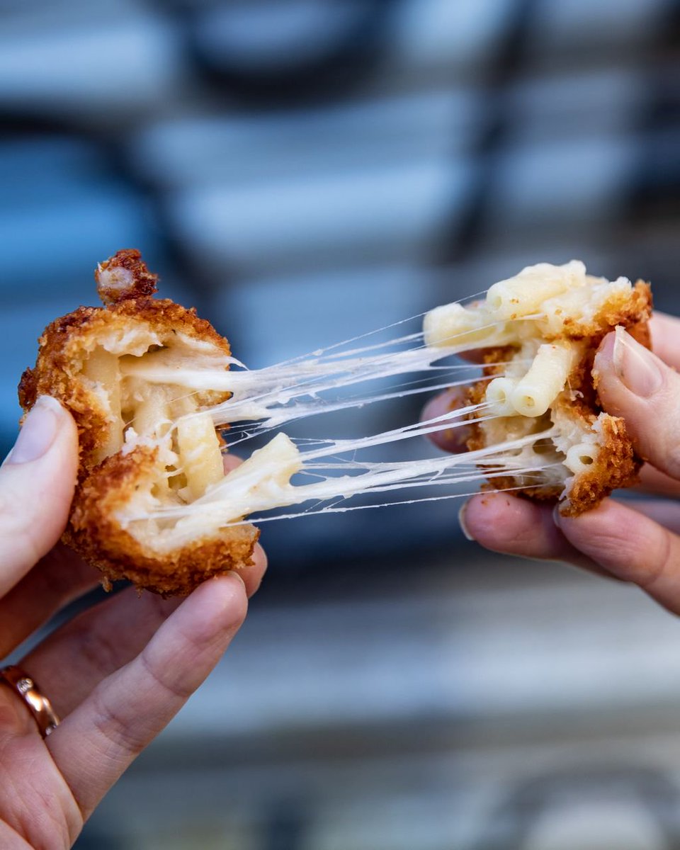 SEND US YOUR CHEESE PULLS 😍🧀 We love to see it!