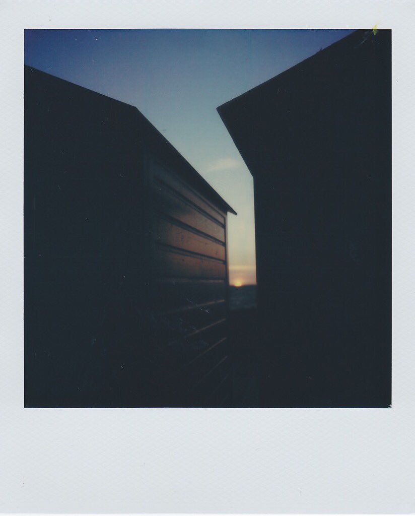 boddendijk1's tweet photo. Cabines de Plage #sunset #polaroid https://t.co/gNwO1ndR8V