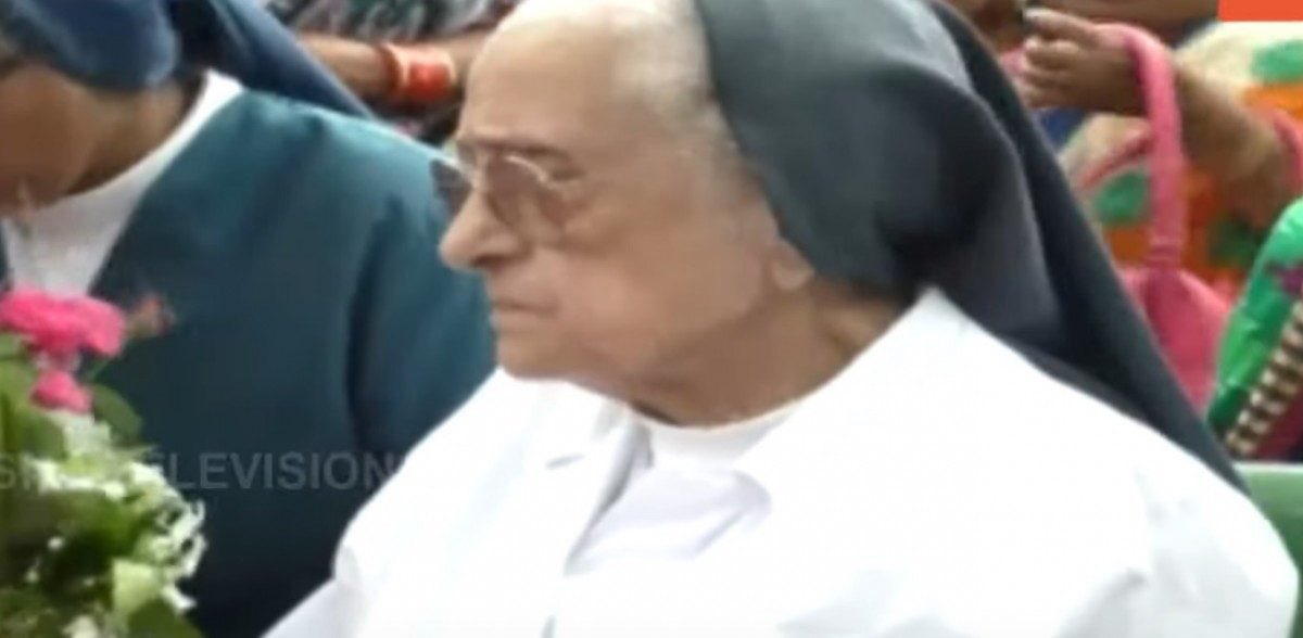 hollywoodcurry's tweet photo. India expels 86-year-old #Catholic nun Sister Enedina of Daughters of Charity who helped the poor in Odisha for 50-years.The nun,who trained as a medical doctor, had been renewing her visa periodically ever since she came to Berhampur in 1965, but the govt rejected it this time. https://t.co/ygD4B8OJgS