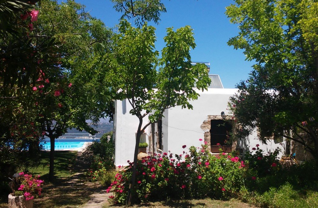 PureCreteAptera's tweet image. Escape to Crete. Autumn discounts of 50% on selected Villas with Pools and Houses by the Sea. From just £389 per week.purecrete.com/late-availabil…