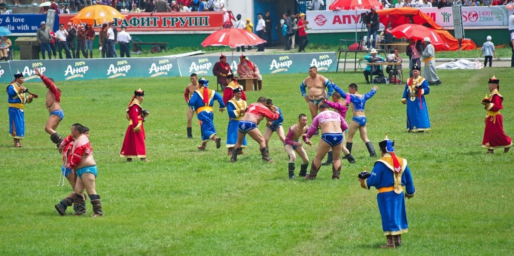 Finding Women in Naadam’s Manly Sports macongolia.com/2019/08/24/fin…