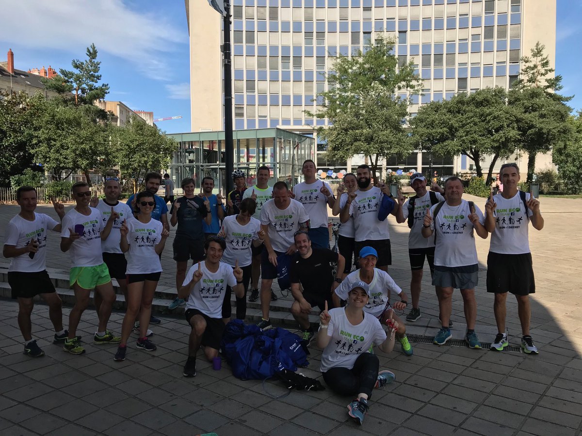 MerJerome's tweet photo. Merci à la sympathique équipe nantaise de ⁦@runecoteam⁩ pour cette course ce matin : échange chaleureux et profondément humain. L’équivalent de 4500 déchets ramassés ensemble. À très bien pour atteindre le #onemillionfortheplanet👍🌍!
⁦@Yann_A_B⁩ ⁦@ThomasSotto⁩ https://t.co/H3gRNuJ1oN