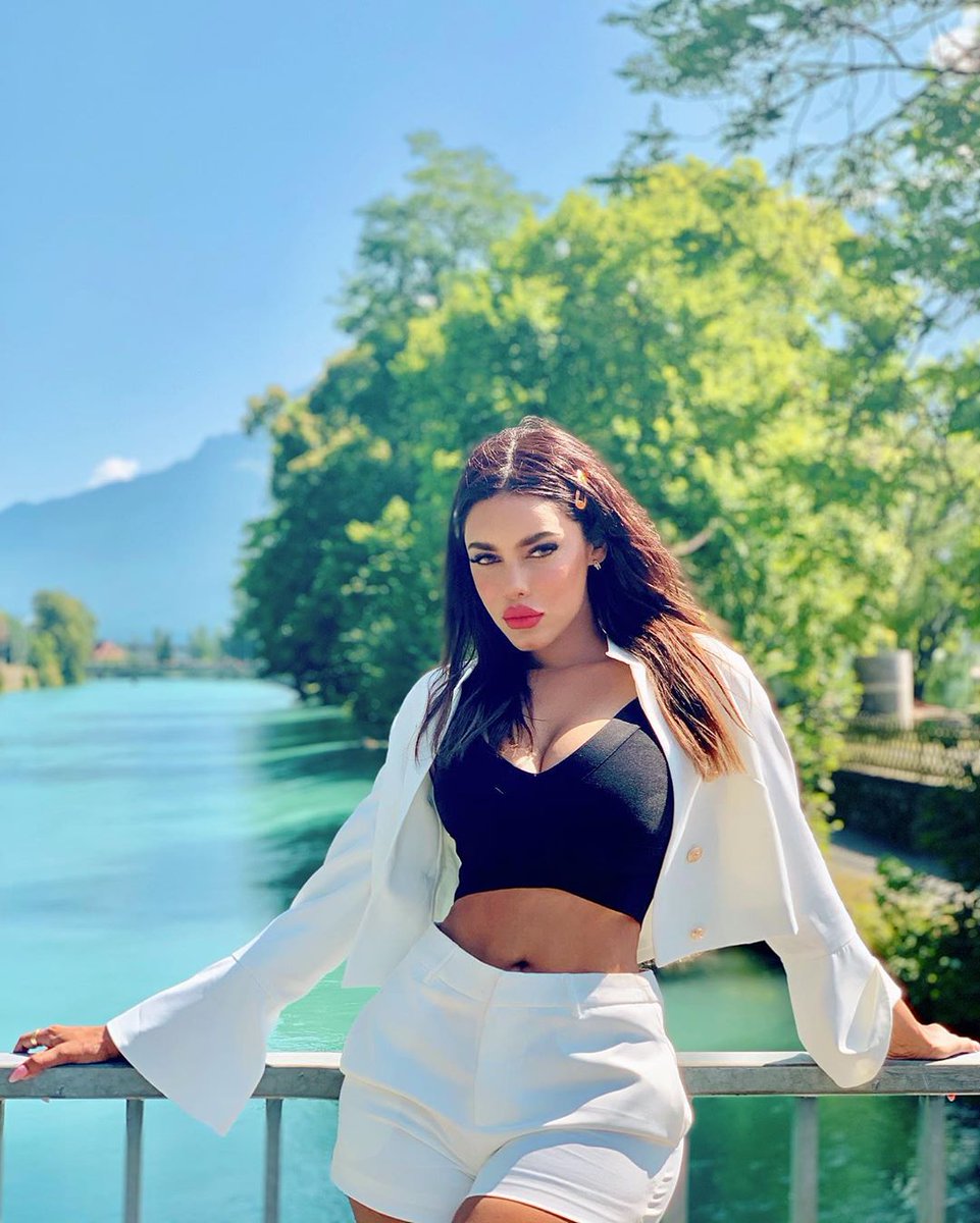 TeamGizele's tweet photo. Finding paradise wherever I go 💫🧚🏽‍♀️ #outfit @_eschel_ https://t.co/c1e98q3wdz