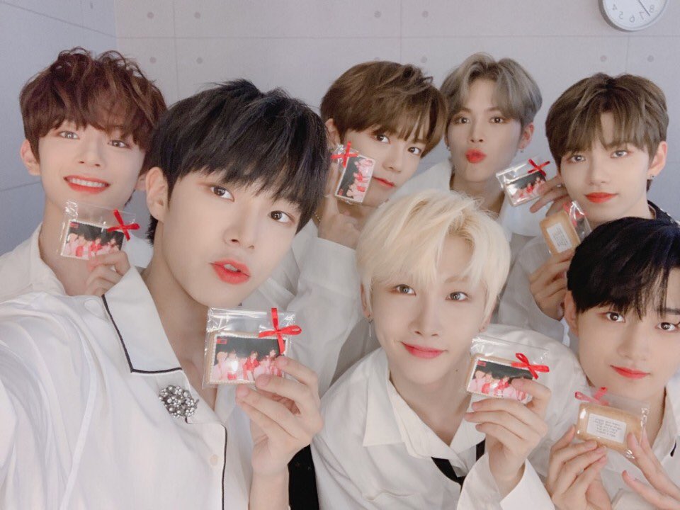 by_verivery's tweet photo. [#베리베리]
베러들 남은 일욜까지 화이티이이잉😊

#VERIVERY #베러 #일주일 #하루 #남았다 #파이팅 https://t.co/BpVIJBIPG1