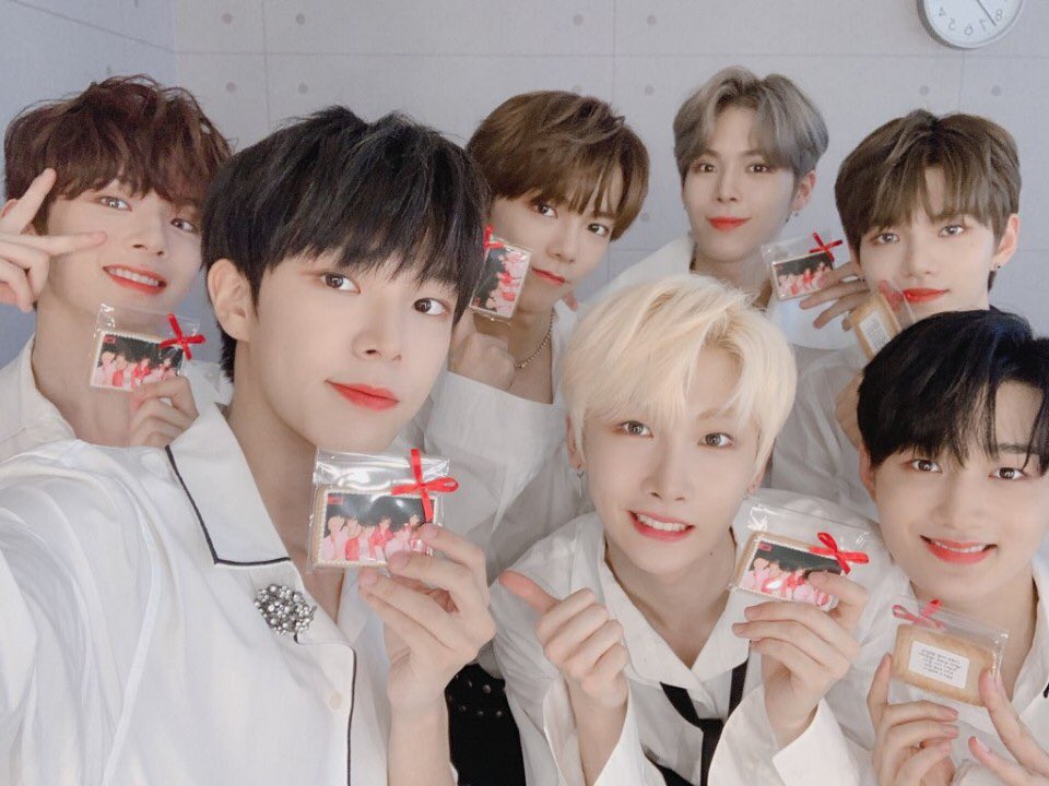 by_verivery's tweet photo. [#베리베리]
베러들 남은 일욜까지 화이티이이잉😊

#VERIVERY #베러 #일주일 #하루 #남았다 #파이팅 https://t.co/BpVIJBIPG1