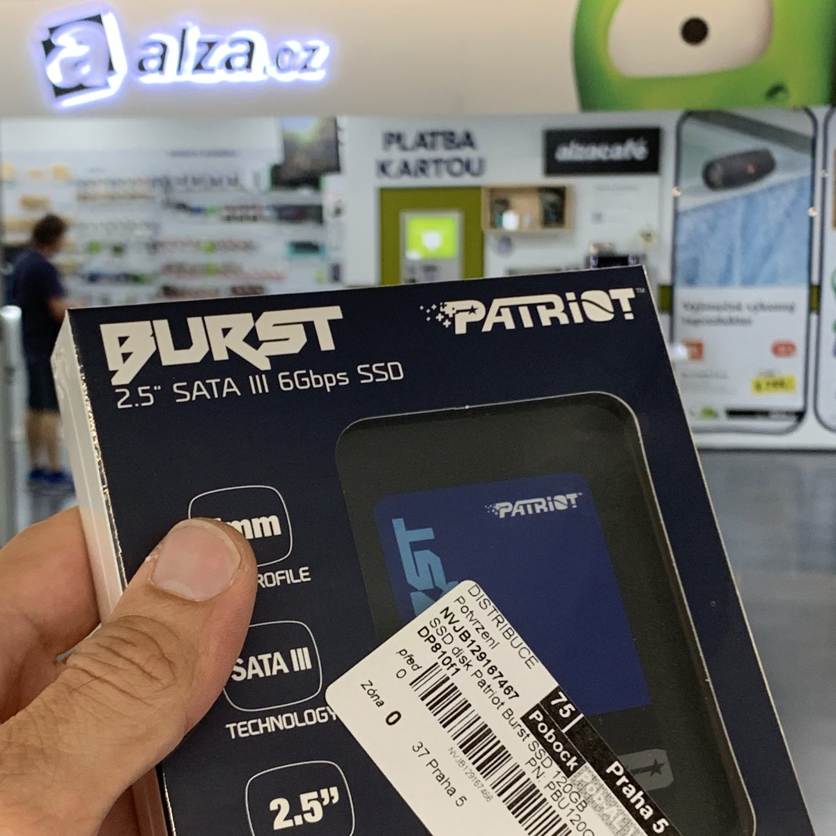 KutilDomaci's tweet photo. Malý nákup pro Alzu, obrovské zrychlení pro starý ThinkPad T61. 😎
Ta SSD jsou dnes tak levná, že nemá cenu ani uvažovat používat staré plotnové disky... 🤷🏻♂️
Konkrétně tento za 539,- Kč. 🤑
@Alzacz #ssd #thinkpad #upgrade #cheapasfuck https://t.co/hpTGLtJ5zc
