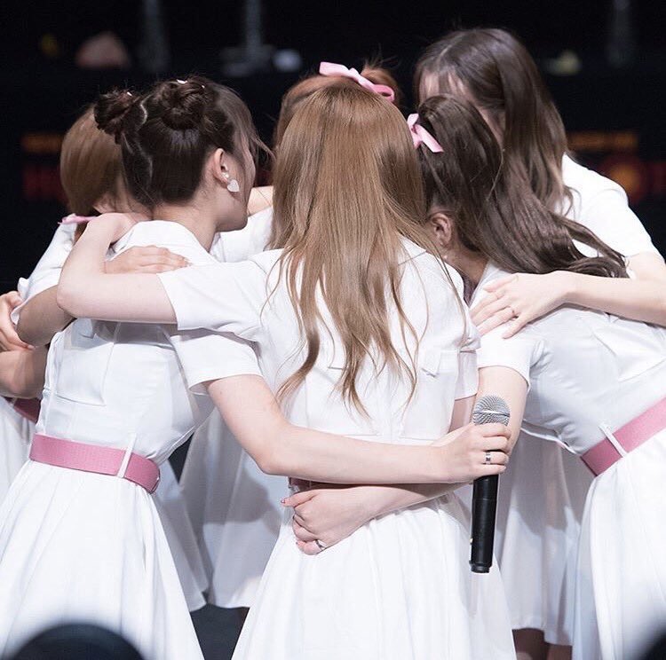ap_ril_63's tweet photo. #4월이들과_함께한4년_영원히4랑해
#APRIL_4TH_ANNIVERSARY 
#FallingInAPRIL_4Years
#4alling_In_4PRIL
#HAPPY_APRIL_DAY
@APRIL_DSPmedia 

デビュー4周年本当におめでとう！まだデビューした日を鮮明に覚えています。毎日毎日6人のこと想っています。これからもずーっと応援していきます！ https://t.co/0E1YY8xbNS