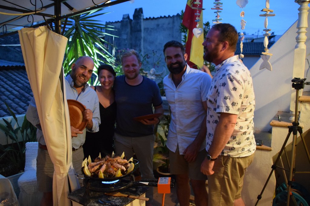 PalmaDining's tweet photo. some people say that its the best paella at mallorca
#foodporn #locals #experience #eating #diner #rooftopdining #cosmopolit #drinks #tapas #sangria #cava #eatingwithlocals #palmademallorca #paella #palmarestaurant #rooftoppalma #palmagourmet #privatedinner https://t.co/zrHiei3aOG