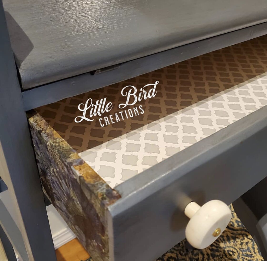 Repaint a desk like this one in Suede Blue by @littlebirdco7739 !  

#mudpaint #furnituremakeover #furnitureflip #furniturepaint #furniture #paintedfurniture #furniturerehab #paintingfurniture #furniturepainting #customfurniturepainting #desk #painteddesk