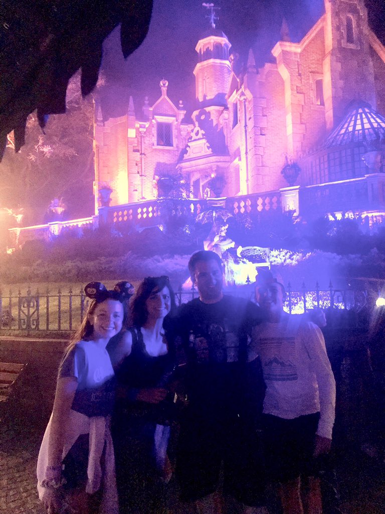 JasonRiegel's tweet photo. Enjoyed meeting @DisneywithMikeK last night at #mnsshp! Thanks for taking a few moments to share in the magic with our family! https://t.co/kZEJrnOlwD