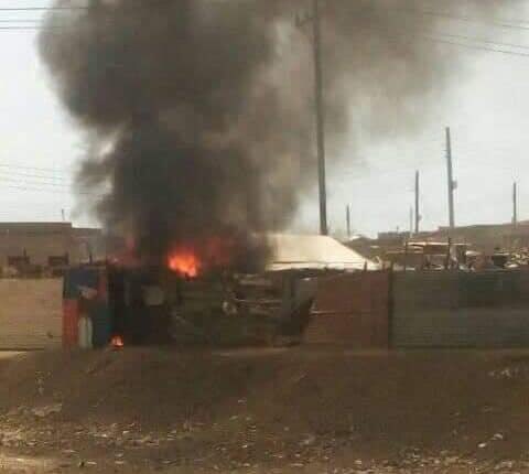 salma1siddig's tweet photo. عاااااجل 

القوات الأمنية عاجزة تماما عن السيطرة والسلاح منتشر في أيدي المتنازعين
الموقف حتى الآن:
-حتى الآن حسب مصادر  26 قتيل
-استمرار مداهمة المنازل 
-استمرار حرق المنازل
-استمرار حرق الناس وهم  أحياء
-عند اطلاق النار من الطرفين الجيش ي��سحب لتبرئة زمته من القتل
#بورتسودان_تنزف https://t.co/eFtlstSWjt