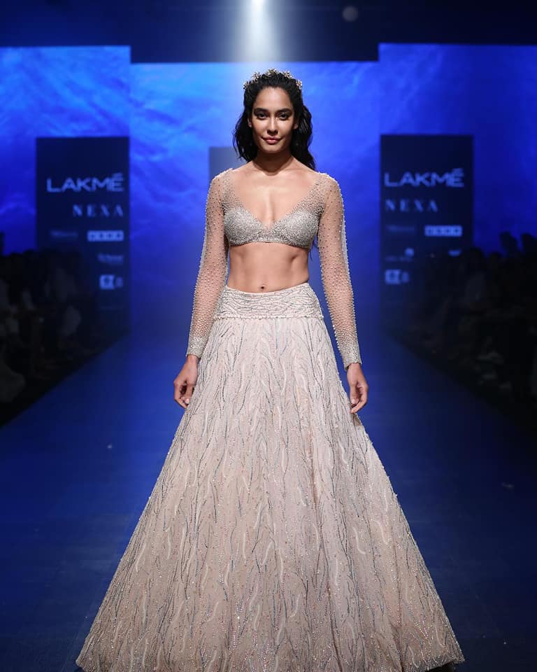 UtsavFashion's tweet photo. Here are our top designer picks from the latest fashion week! Tell us which one is your favorite in the comments below!
.
.
#BeyondUtsavFashion #ModernYetRooted #CelebrateTheIndianExperience https://t.co/CDTxVCXpxh