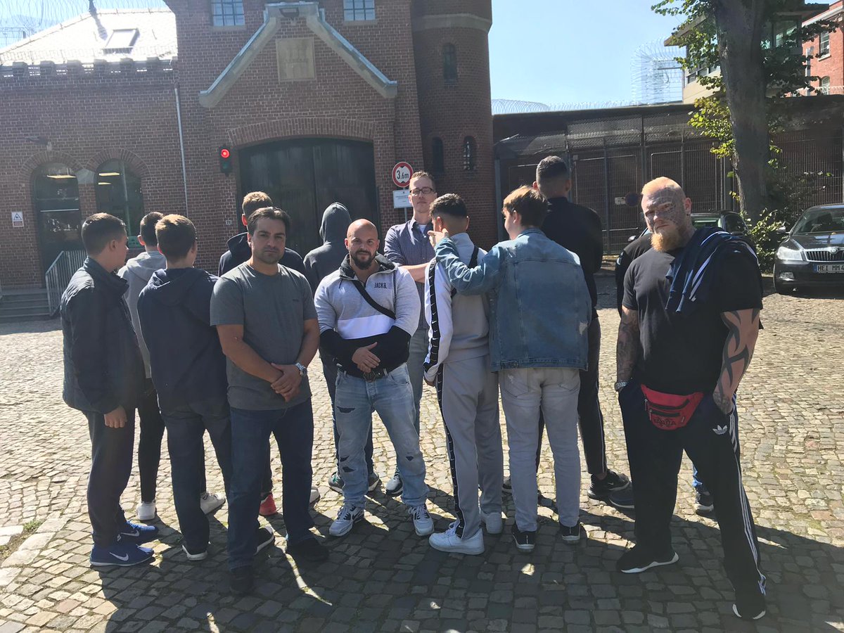 GhJ_eV's tweet photo. 1. #JVA Projekttag in #SantaFu nach den #Sommerferien :) Mit dabei u.a. #ehrenamtliche Mitarbeiter aus dem offenen #Vollzug. Schon während ihrer #Haftzeit haben sie sich engagiert und unterstützen unsere #Projekte noch heute
#GhJ #Prävention #offenerVollzug #Resozialisierung #hh https://t.co/t1HjsJxzCg