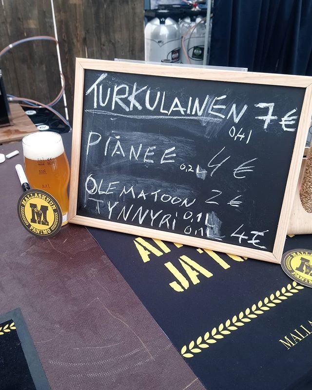 Turussa ei pientä tunneta! Tervetuloa juomaan turkulaisia Vanhalle Suurtorille vielä tämän päivän ajan.
#mallaskuunpanimo #vanhasuurtori #turku #craftbeer #pienpanimo ift.tt/2KQqwKW
