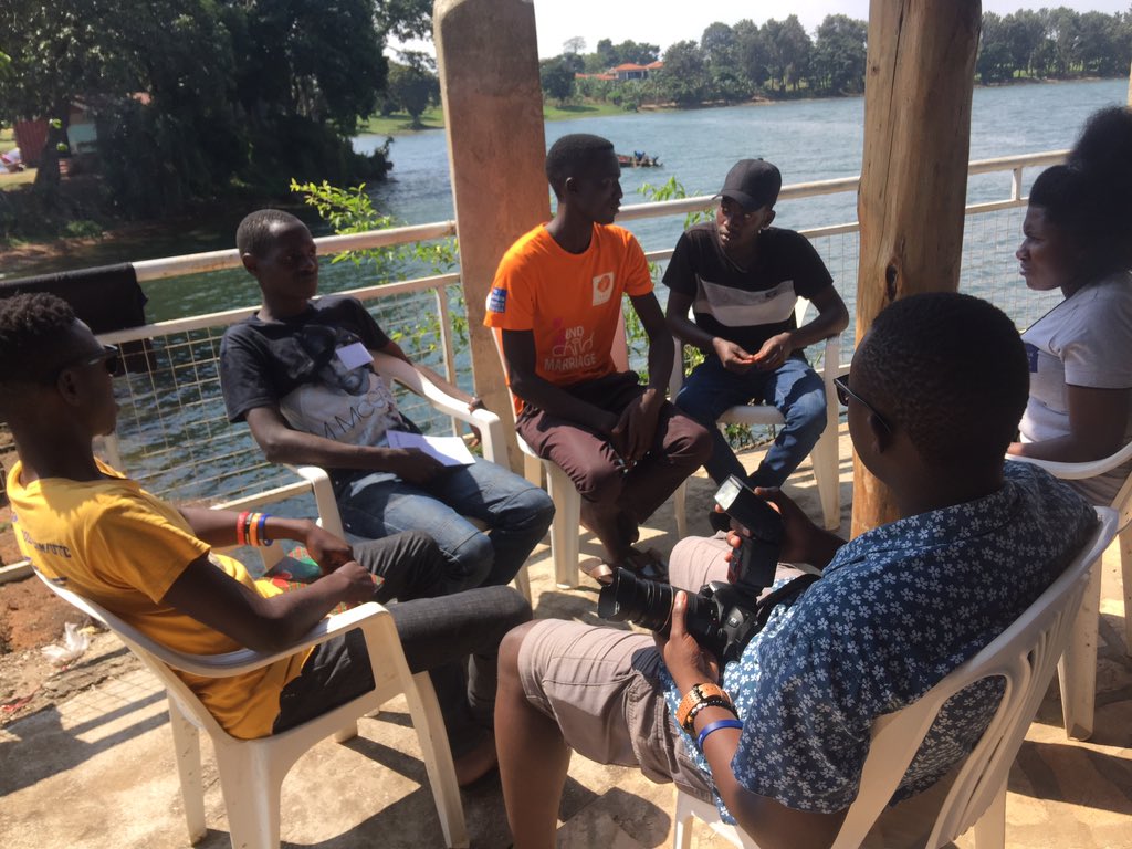 YouthartsmoveUG's tweet photo. Day2 #VisualizeFilmmakersBootCamp Topics covered : Youth-research and advocacy ,the sessions were facilitated by a team from @global_uganda  and @Restless_Uganda  . The groups carried out a community hike and research at Bwerenga landing site #VisualizeUG #Visualize4Equality https://t.co/odfefXDgOi