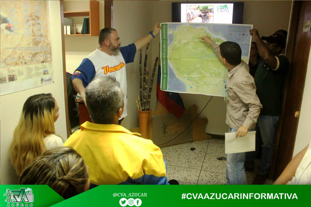 CVA_AZUCAR's tweet photo. 2/2 ...del voraz #IncendiosEnElAmazonas al profesor Hildebrando Arangu quien ofreció una cátedra acerca de este tema, además de la importancia o el papel fundamental de los 9 países que conforman la cuenca del Amazonas y que deben de velar por su preservación. https://t.co/5dLuoy8Lbc