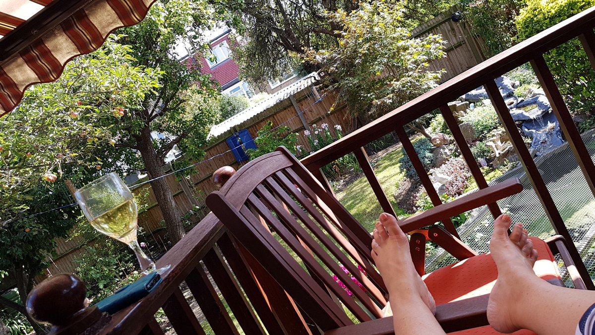 JTroshupa's tweet image. London vibes #sun #fruittrees #watervibes @itsleotroshers