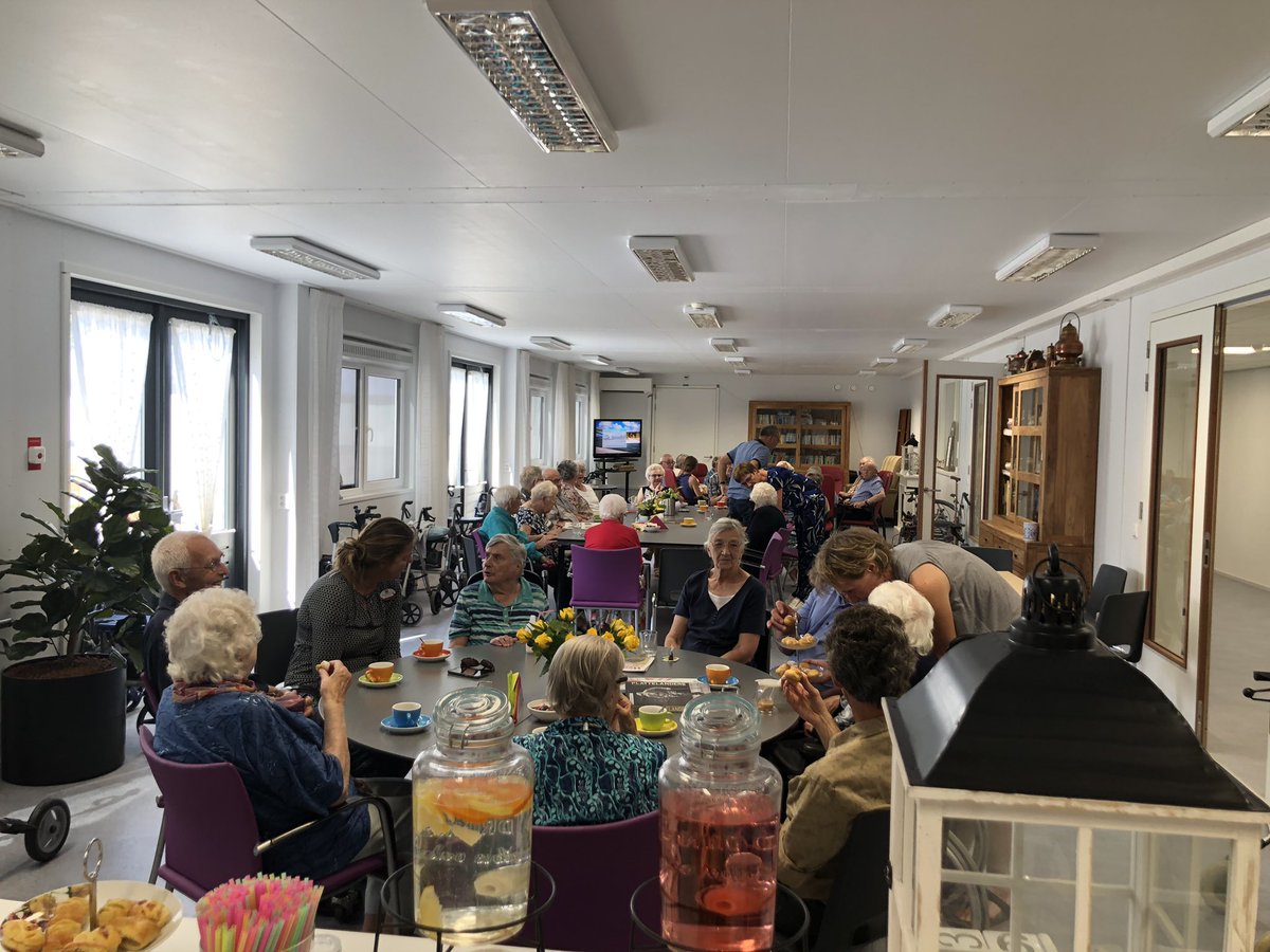 Ivm met sloop en nieuwbouw van (een deel van) verzorgingstehuis <a href="/TerWeel/">Zorggroep Ter Weel</a> Nieulande Krabbendijke is tijdelijke huisvesting gerealiseerd paar straten verderop. Vanmiddag was daar ‘kennismaken met de buren’. Leuke gesprekken gevoerd met personeel, bewoners en buren. #reimerswaal