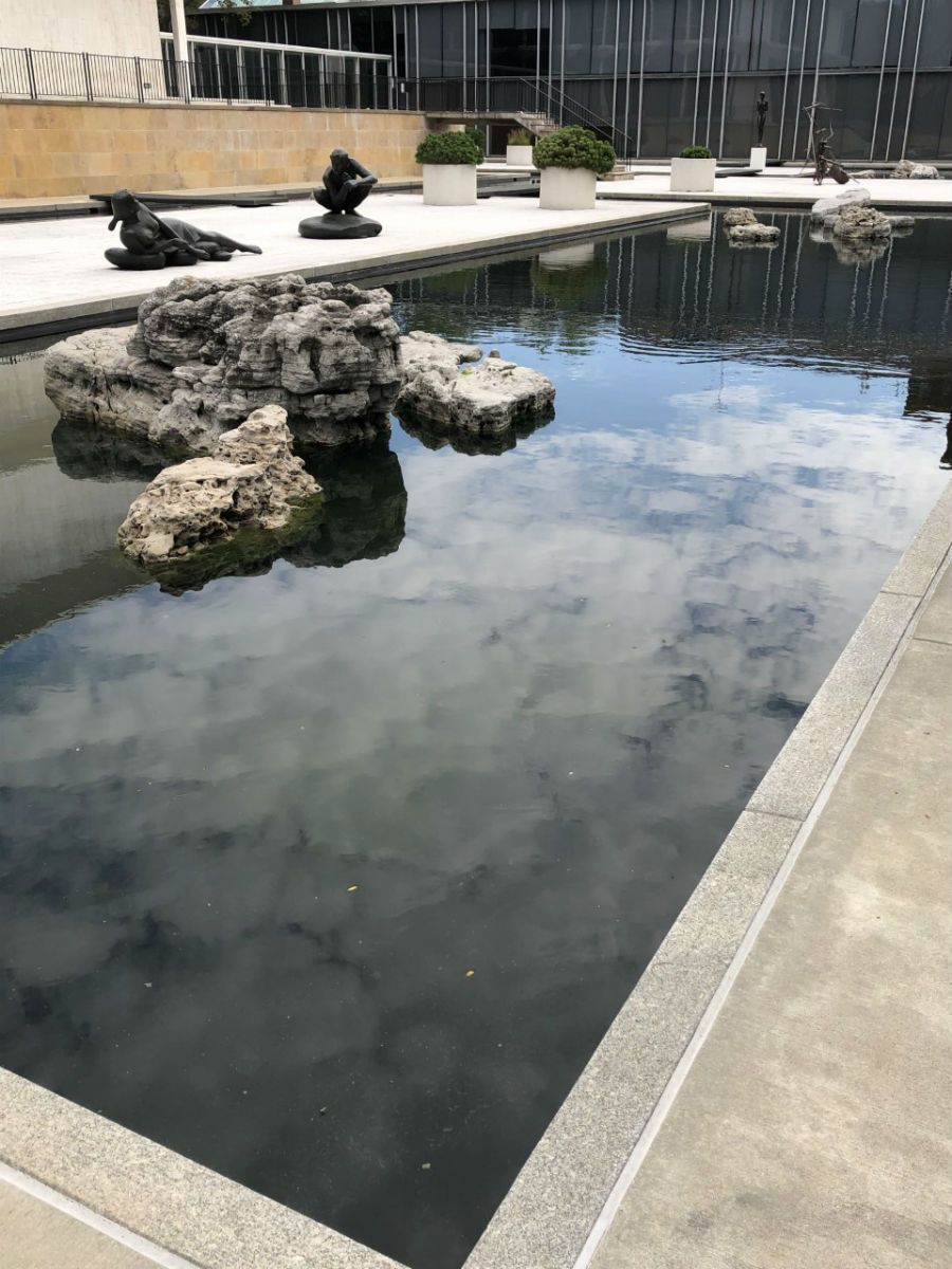 waynestate's tweet image. A cloudy day at the Reflecting Pool.

#PhotoOfTheDay 📸: Esther Eppele
Share your pics at go.wayne.edu/photos/. 
#WayneState #ReflectingPool